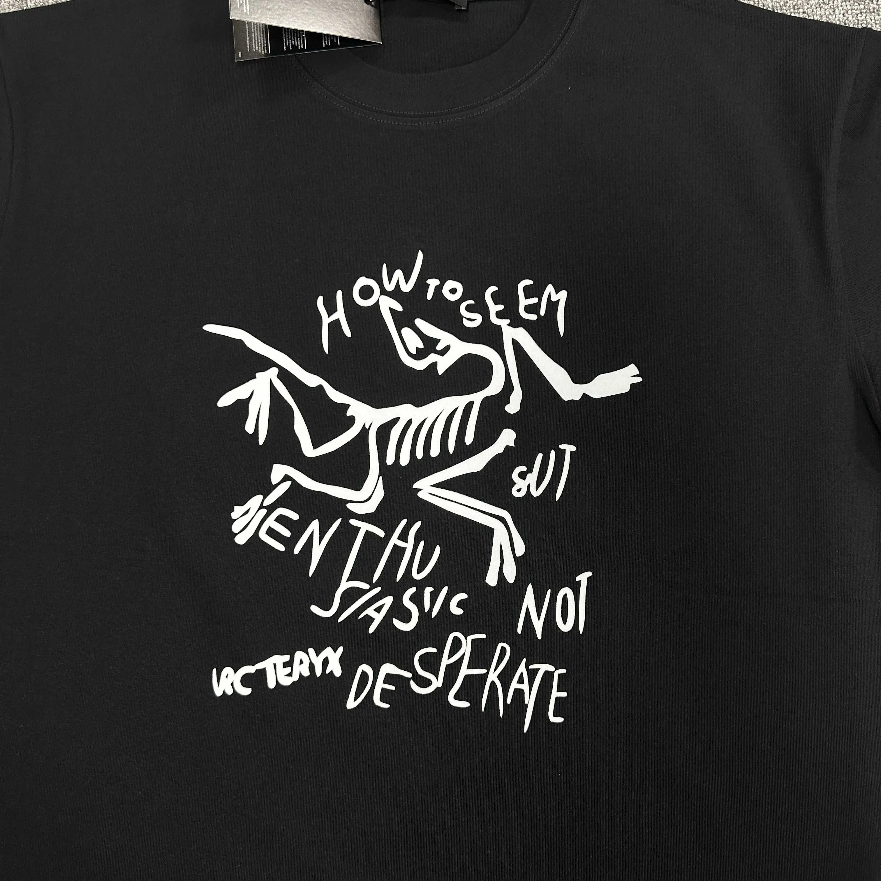 ARC'TERYX* * 2025 New Arrival Classic logo T Same Style ：Black White Red Size： S （90-130 ） M （120-150 ） L （140-165 ） XL （160-180 ） XXL （180 ）